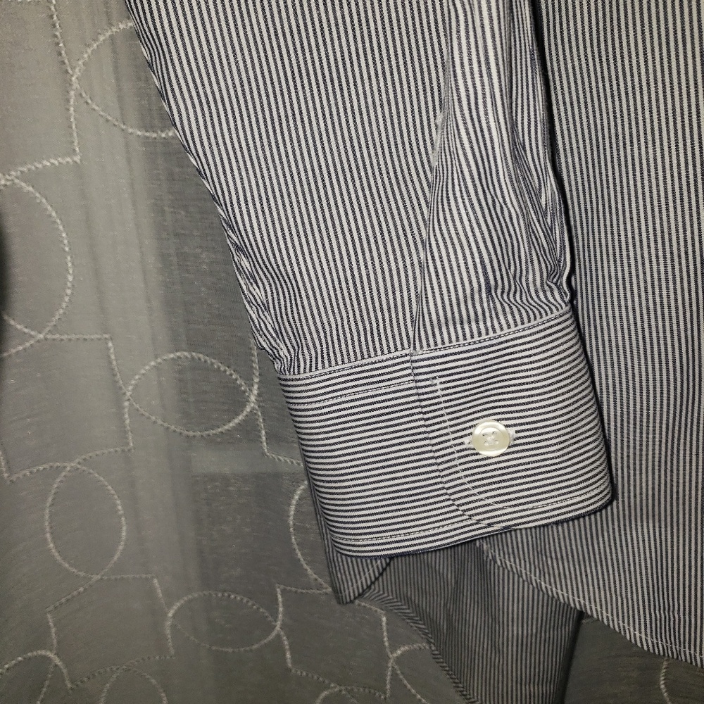 Givenchy - Picture 3 of 5